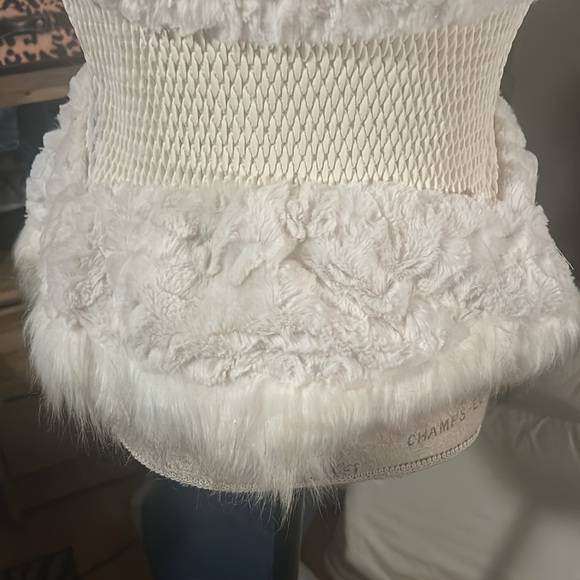 White Vegan Faux Fur Celsius Vest - Small NWT - Picture 8 of 11